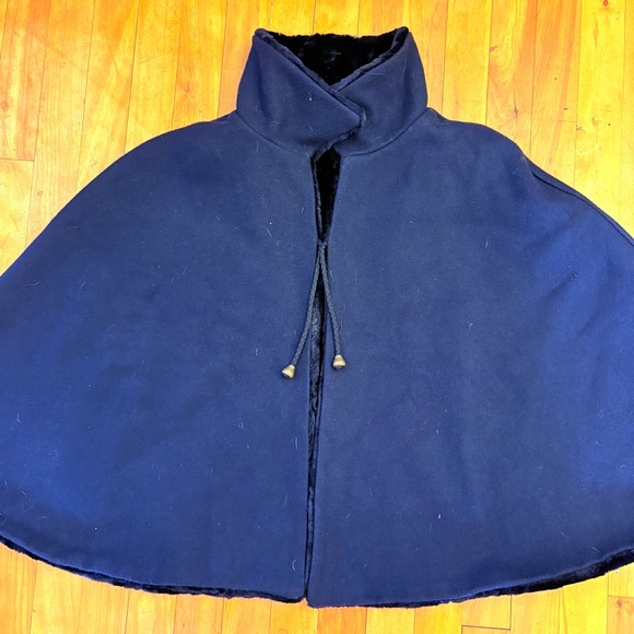 Reversible Black Cape; Faux Fur & a Wool Blend, Tie at the Neck - S/M/L - Picture 7 of 7